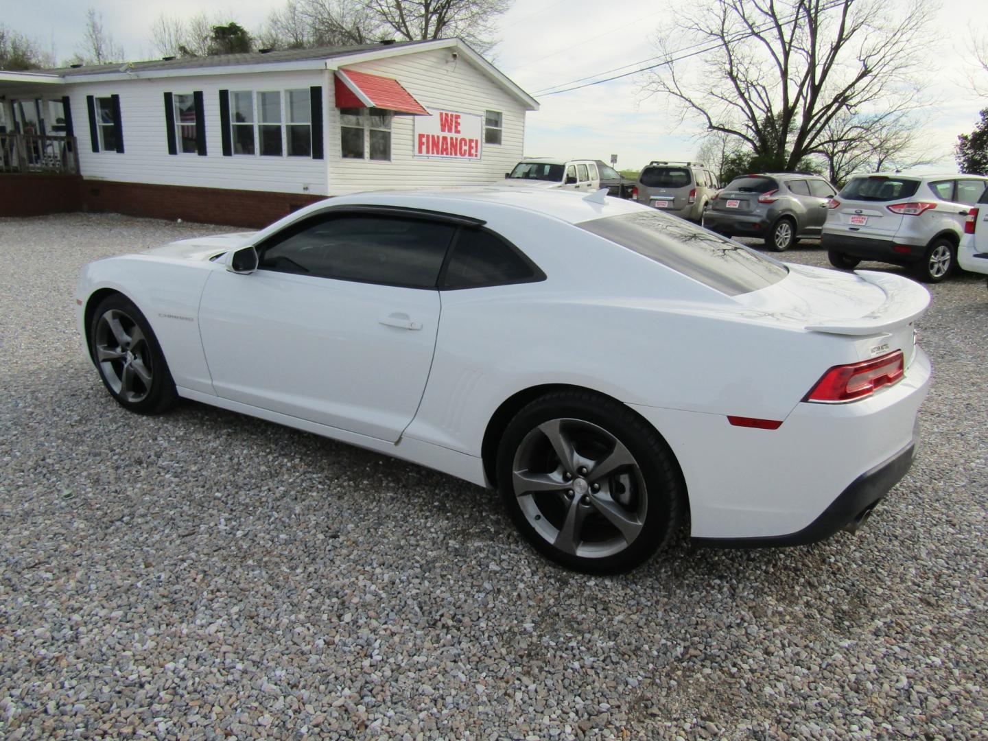 2014 White Chevrolet Camaro Coupe 1LT (2G1FB1E32E9) with an 3.6L V6 DOHC 24V FFV engine, Automatic transmission, located at 15016 S Hwy 231, Midland City, AL, 36350, (334) 983-3001, 31.306210, -85.495277 - Photo#4